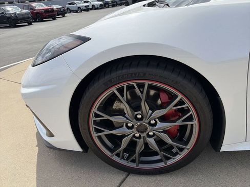 Used 2023 Chevrolet Corvette Stingray Premium Conv w/ Z51 Performance Package RWD image 16