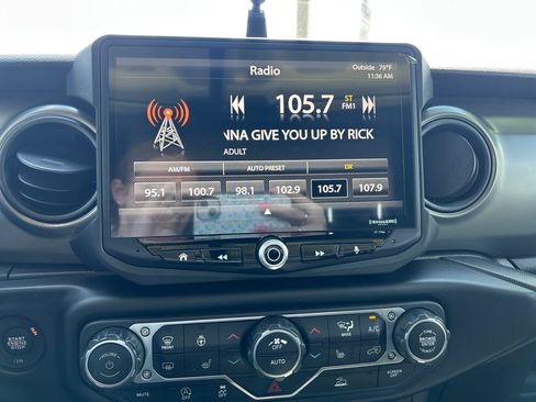 Used 2022 Jeep Wrangler Unlimited Sport AWD/4WD image 25
