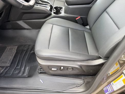 Used 2024 Chevrolet Colorado LT w/ LT Convenience Package III RWD image 25