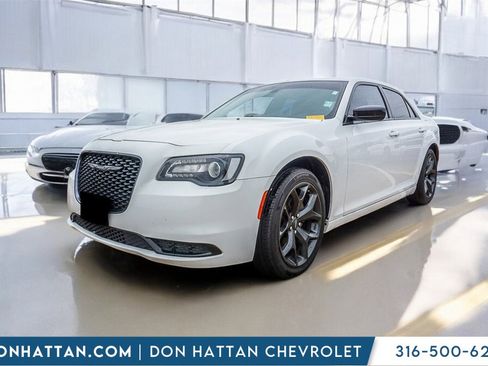 Used 2023 Chrysler 300 Touring w/ Sport Appearance Package image 25