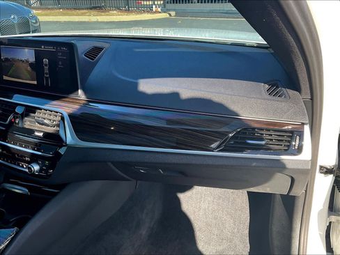 Used 2023 BMW 540i w/ Premium Package image 21