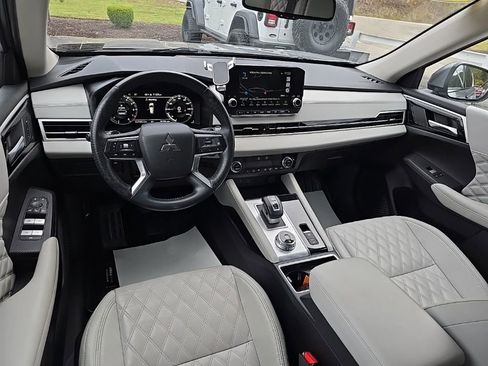 Used 2023 Mitsubishi Outlander SEL image 11