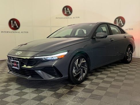 Certified 2024 Hyundai Elantra Limited image 2