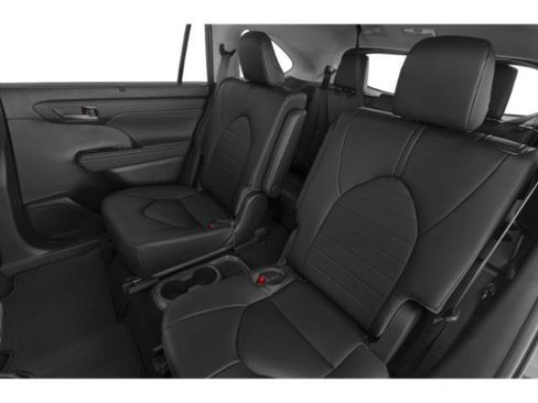 Used 2024 Toyota Highlander XLE FWD image 13