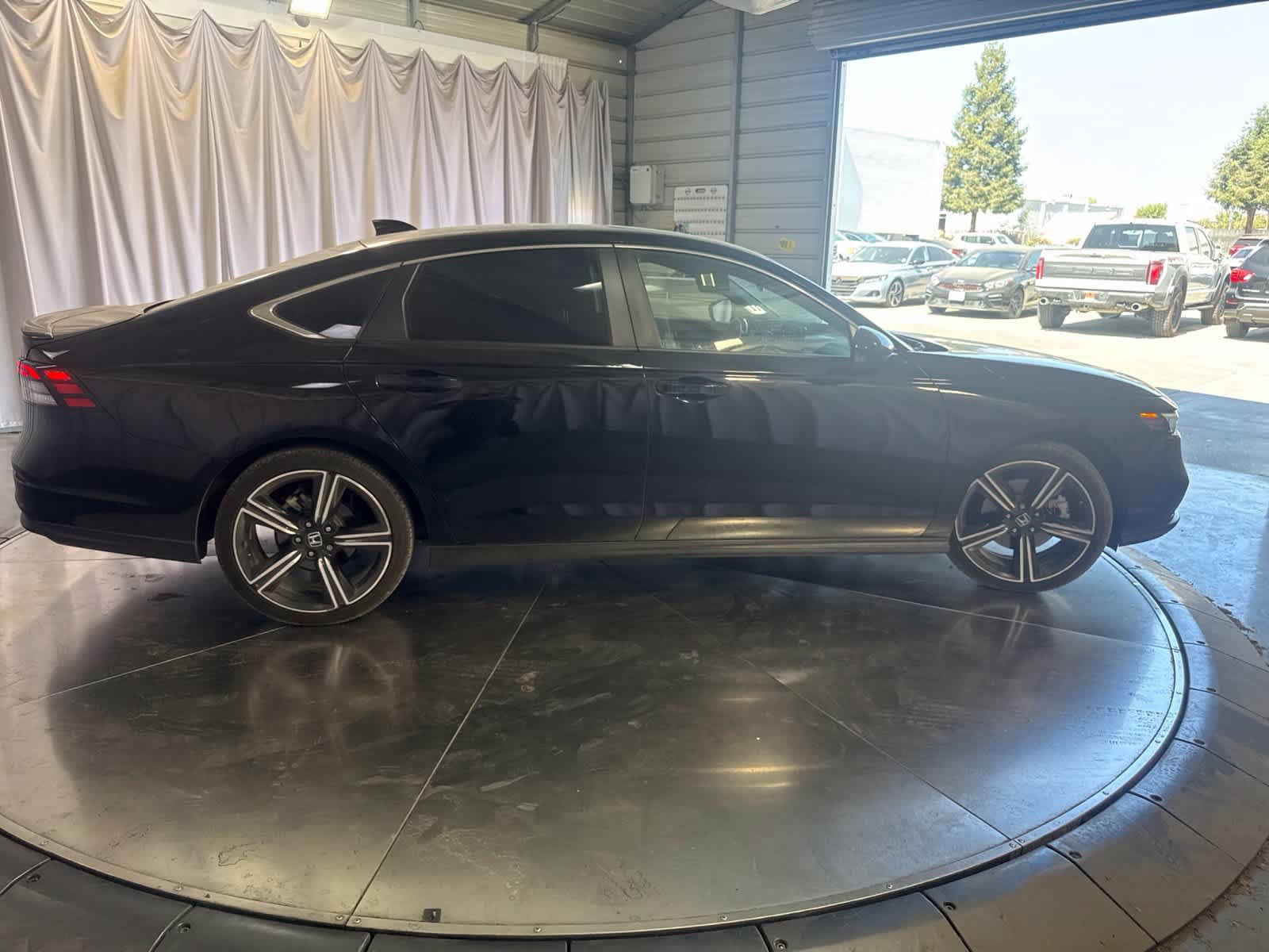 Used 2023 Honda Accord Sport image 4