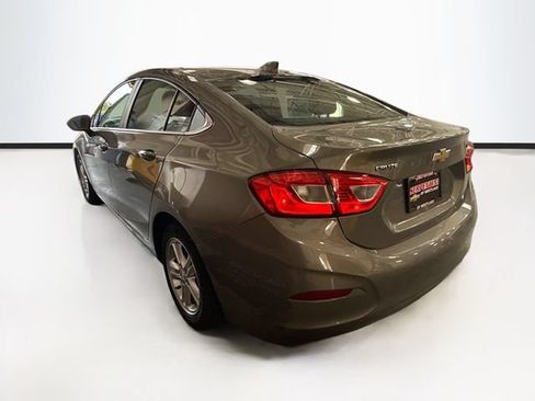 Used 2018 Chevrolet Cruze LT w/ Convenience Package FWD image 8