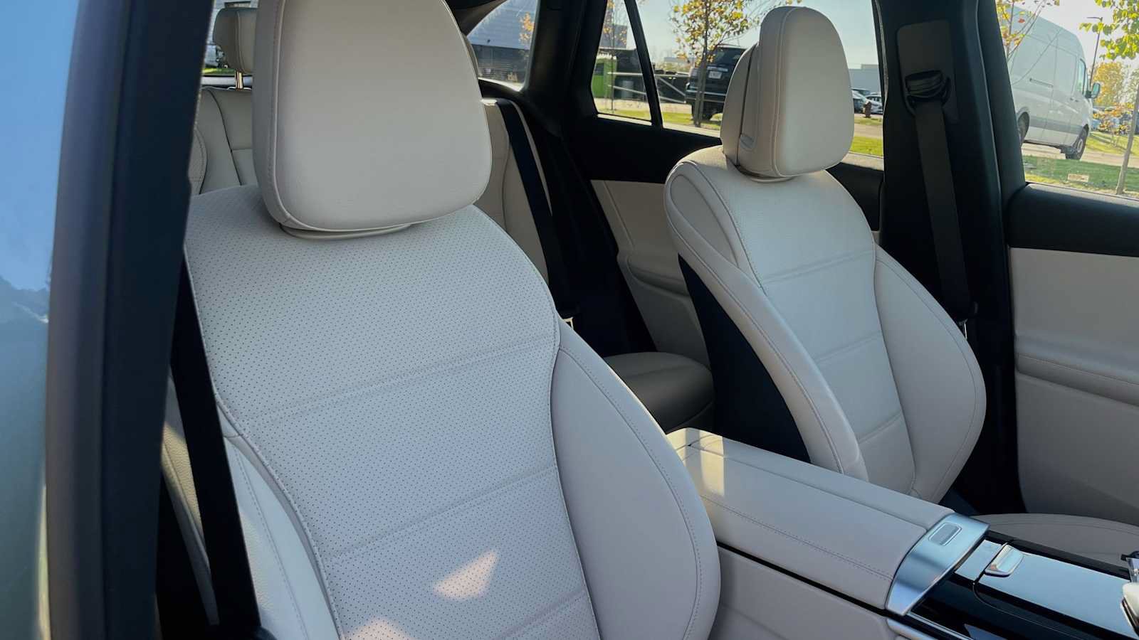 Used 2027 Mercedes-Benz GLC 300 4MATIC image 36