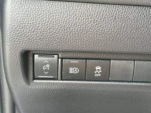 Used 2023 Toyota Venza XLE AWD/4WD image 24