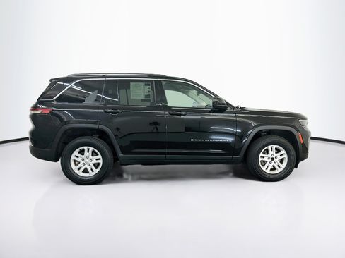 Used 2023 Jeep Grand Cherokee Laredo AWD/4WD image 10
