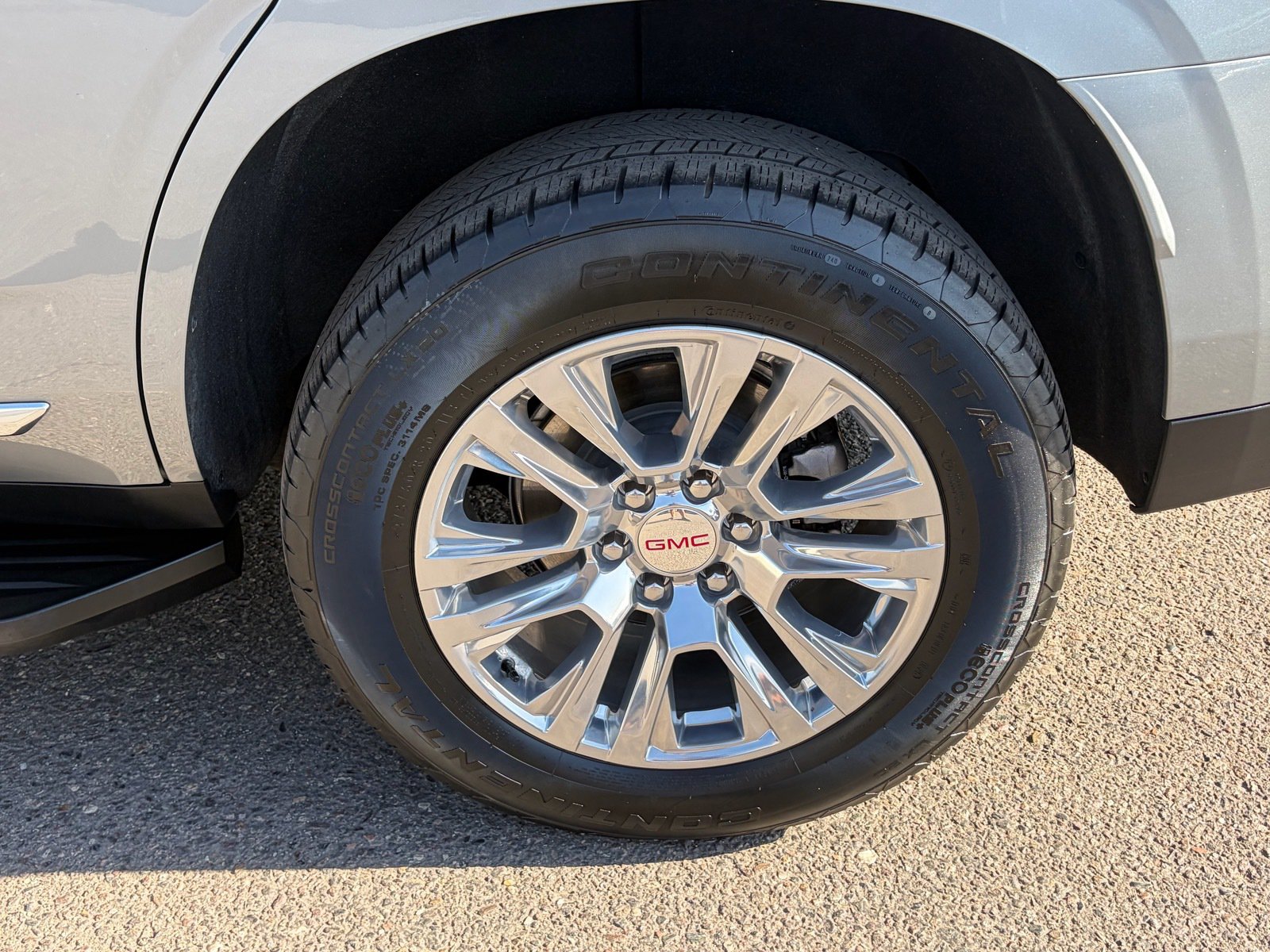 Used 2025 GMC Yukon Denali RWD image 10