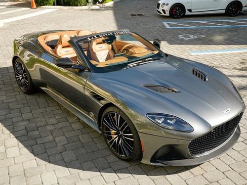 Used 2023 Aston Martin DBS Volante image 38