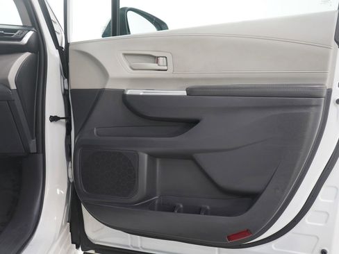 Used 2022 Toyota Sienna LE image 9