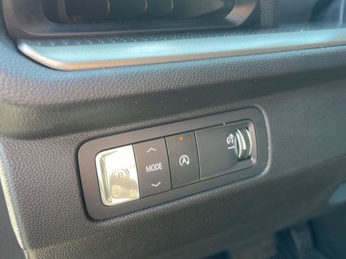 Used 2025 Chevrolet Traverse LT w/ LPO, Floor Liner Package FWD image 16