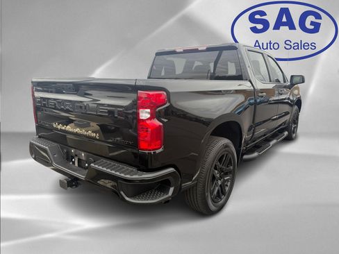 Used 2024 Chevrolet Silverado 1500 Custom w/ Turbomax Blackout Package image 3