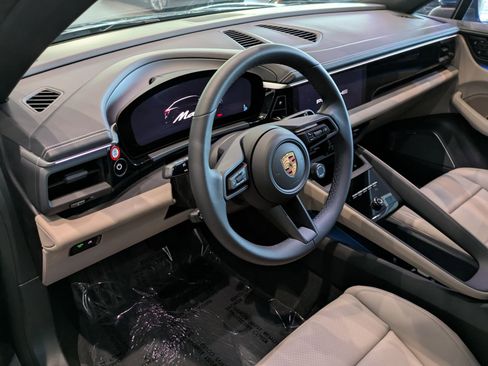 Certified 2025 Porsche Macan Electric RWD image 4
