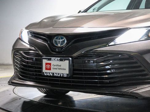 Certified 2018 Toyota Camry XLE w/ Audio Package FWD image 9