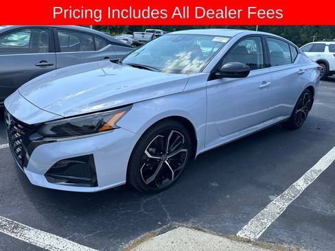 Used 2025 Nissan Altima 2.5 SR w/ SR Premium Package FWD image 3