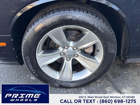 Used 2017 Dodge Challenger SXT image 17