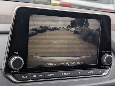 Used 2023 Nissan Rogue SV image 14