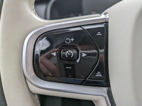 Certified 2022 Volvo XC90 T6 Momentum w/ Advanced Package image 26