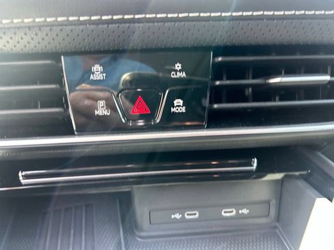 Used 2025 Volkswagen Atlas SE AWD/4WD image 23