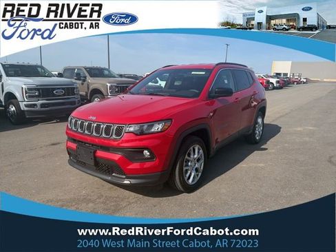 Used 2024 Jeep Compass Latitude image 1