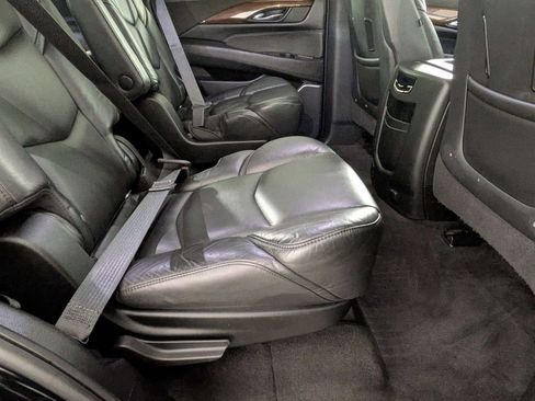 Used 2020 Cadillac Escalade Luxury image 31