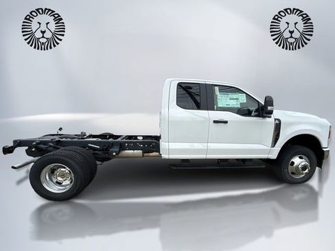 New 2026 Ford F350 XL w/ XL Chrome Package image 4