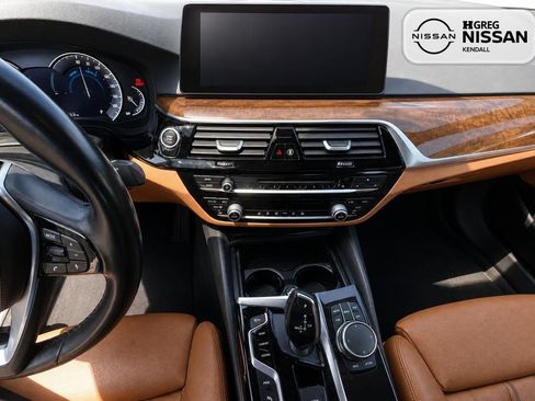 Used 2018 BMW 530e RWD image 9