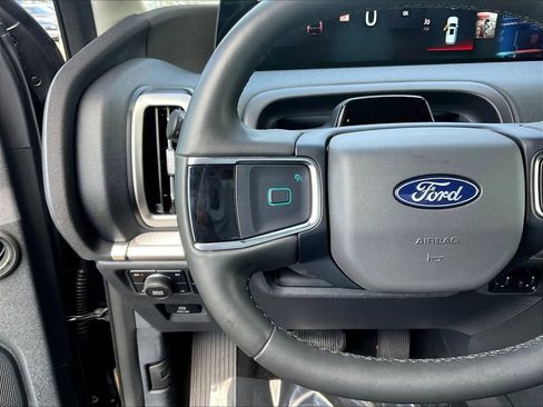 Used 2025 Ford Expedition Active AWD/4WD image 11
