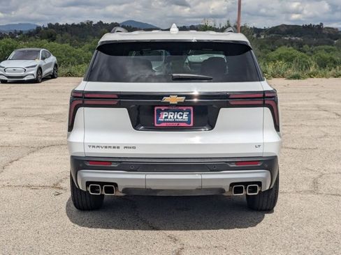 Used 2024 Chevrolet Traverse LT image 7