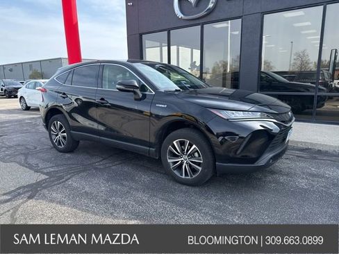 Used 2021 Toyota Venza LE w/ Carpet Mat Package (TMS) image 1