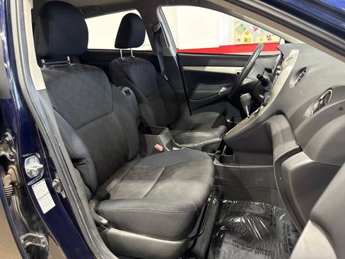 Used 2010 Pontiac Vibe AWD w/ Sun And Sound Package image 13