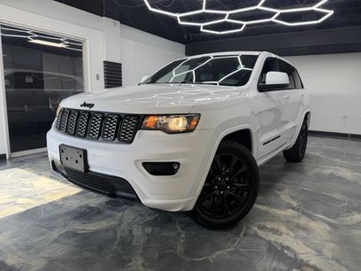 Used 2017 Jeep Grand Cherokee Altitude