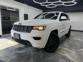 Used 2017 Jeep Grand Cherokee Altitude AWD/4WD video 1