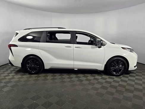 Used 2025 Toyota Sienna XSE AWD/4WD image 10