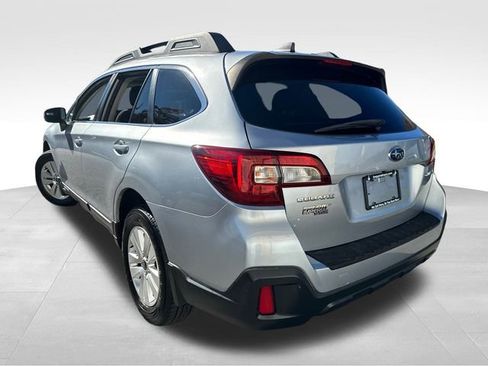Used 2018 Subaru Outback 2.5i Premium image 11