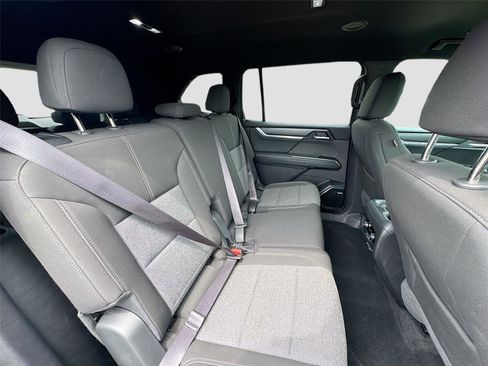 Used 2025 GMC Acadia Elevation image 29