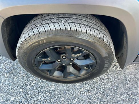 Used 2018 Jeep Cherokee Trailhawk w/ Comfort/Convenience Group image 21