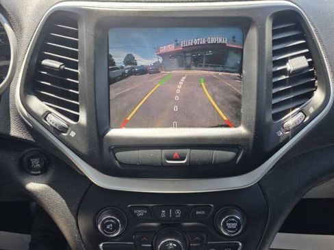 Used 2015 Jeep Cherokee Trailhawk w/ Comfort/Convenience Group AWD/4WD image 11
