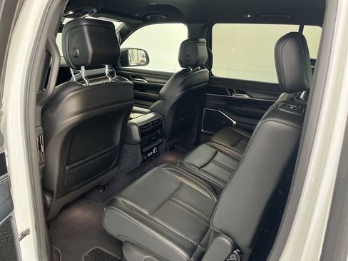 Used 2024 Jeep Wagoneer L Series II w/ Flexible Seating Group AWD/4WD image 27