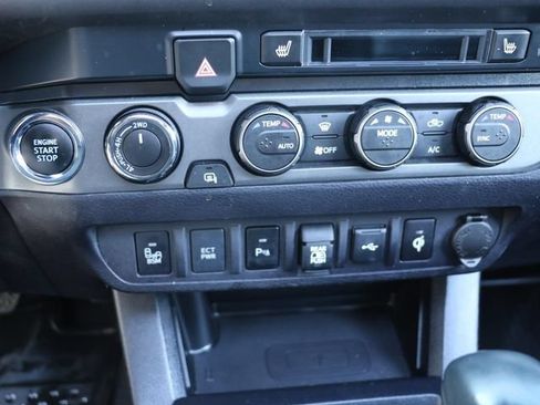 Used 2020 Toyota Tacoma TRD Off-Road w/ TRD Premium Off Road Package AWD/4WD image 24