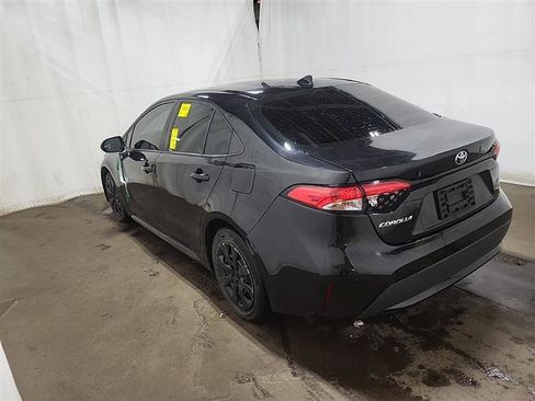 Used 2021 Toyota Corolla LE FWD image 2