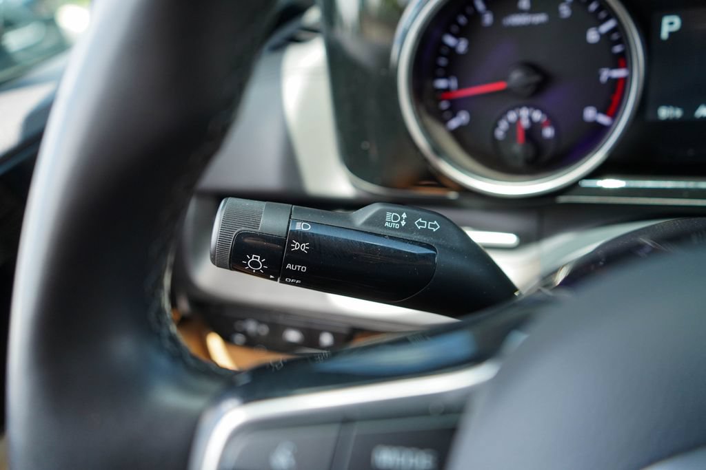 Used 2024 Kia Carnival EX FWD image 36