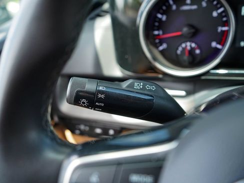 Used 2024 Kia Carnival EX FWD image 36