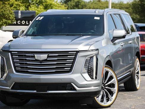 Used 2025 Cadillac Escalade ESV Premium Luxury Platinum AWD/4WD image 23