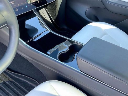 Used 2020 Tesla Model Y Long Range image 18