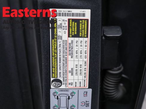 Used 2022 Volkswagen Tiguan SE w/ Panoramic Sunroof Package image 36