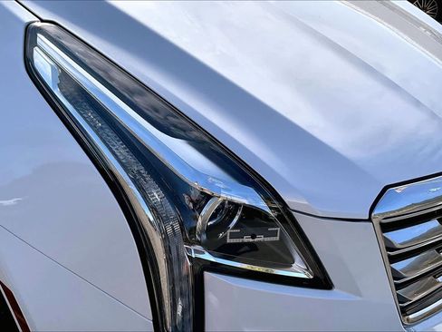 Used 2017 Cadillac XT5 Luxury image 28