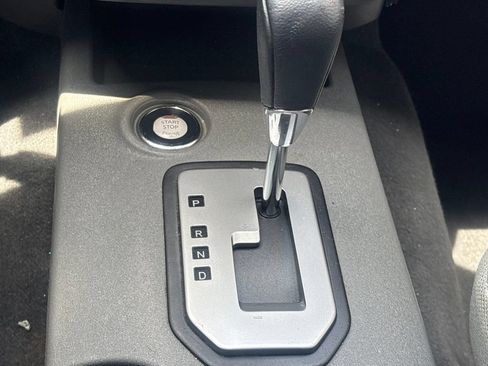Used 2020 Nissan Frontier SV w/ Midnight Edition Floor Mats RWD image 13